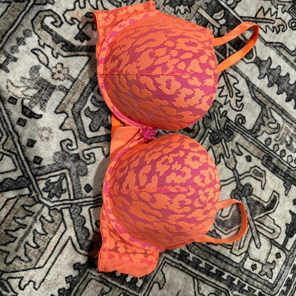 Victoria Secret Very Sexy 38C